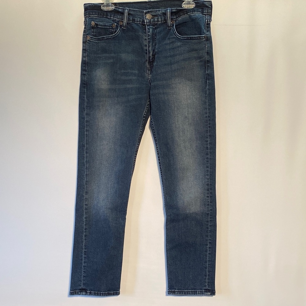 Levi's Men's Slim Straight Jeans in Medium Wash Blue